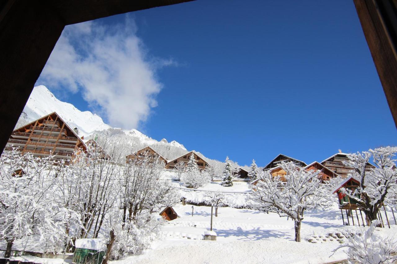 Hotel Le V De วูจานีย์ ภายนอก รูปภาพ